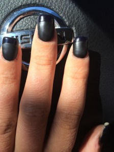 Matte black gel with glossy black tips